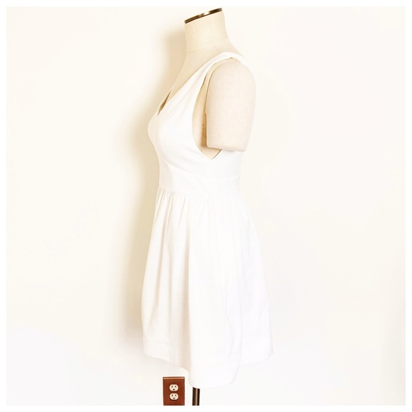 Minuet V-Neck Sleeveless A-Line Dress White Small - Picture 3 of 8